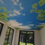 Napínací strop s fototlačou oblohy pre realistický efekt v interiéri