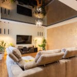 Reflexná čierna fólia so stropným lustrom_12