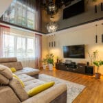 Reflexná čierna fólia so stropným lustrom