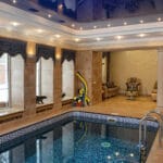 Reflexná tmavo modrá fólia-napínací strop nad bazénom_23