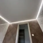 Stropné LED osvetlenie v obvodových lištách napínaného stropu