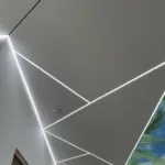 Napínací strop s LED pásmi osadenými v hliníkovom profile